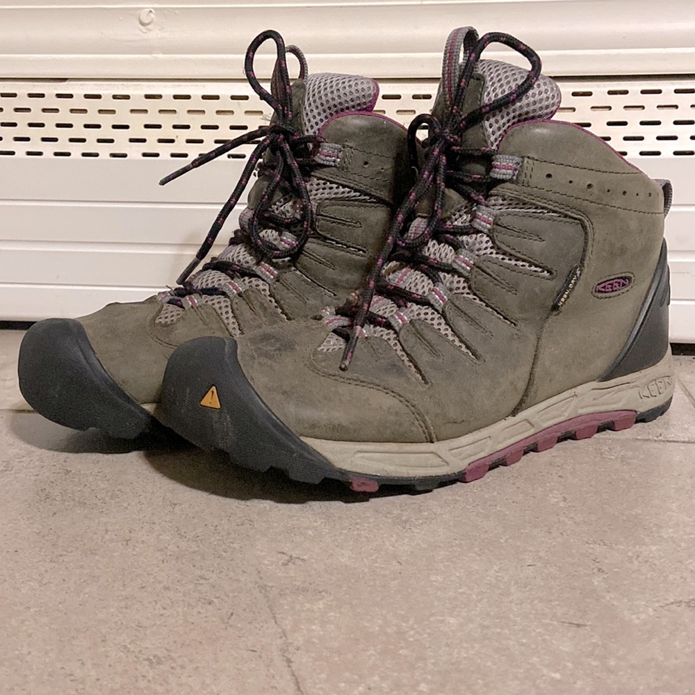 KEEN Bryce mid hiking boot Womens 8.5 grey and purple waterproof